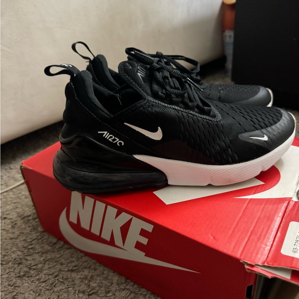 Women's Nike 270's